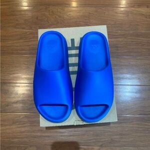 Yeezy Slide ‘Azure’